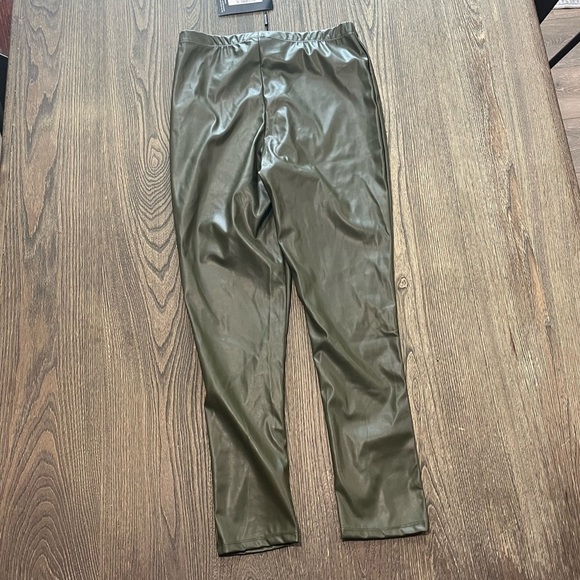 NWT PrettyLittleThing Khaki Faux Leather High Waist Cropped Trouser Green Size 4 - Picture 7 of 9